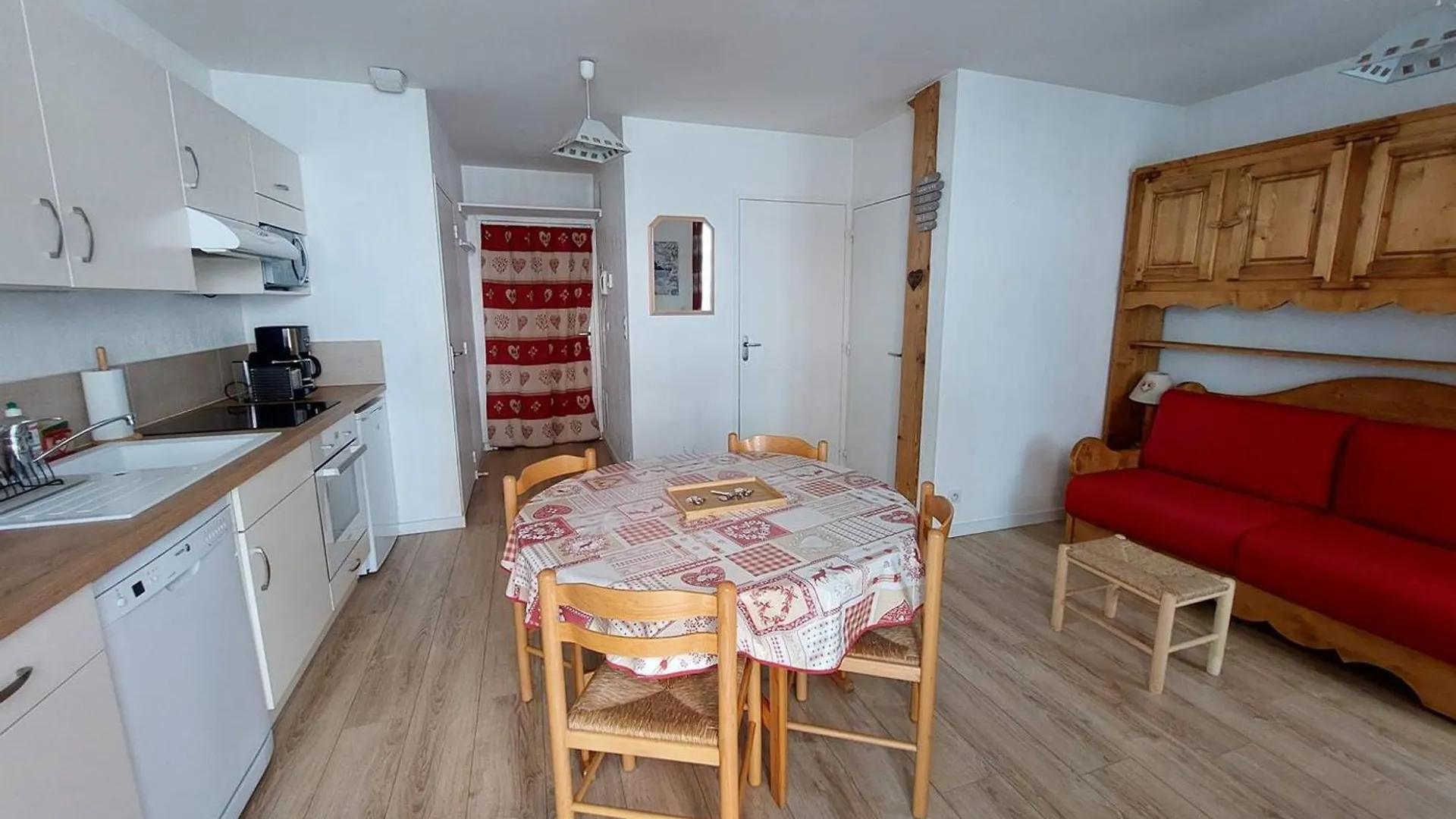 Charmant Studio A Cauterets Avec Balcon Et Couchages Pour 4 Personnes - Fr-1-812-62 0*,