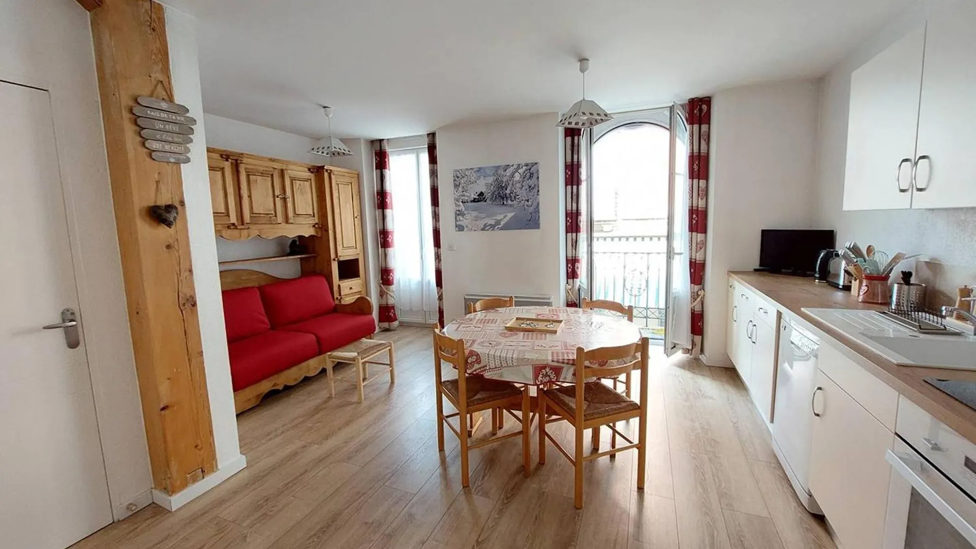 Charmant Studio A Cauterets Avec Balcon Et Couchages Pour 4 Personnes - Fr-1-812-62